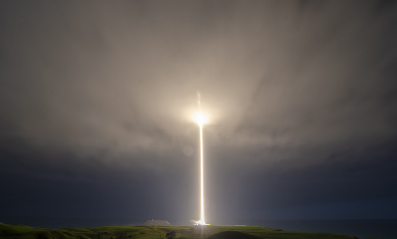 Look Ma, No Hands Lift-Off. Credit: Sam Toms.
